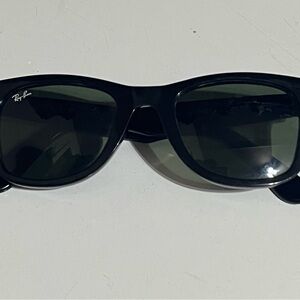 Ray-Ban Wayfarer Black Sunglasses
